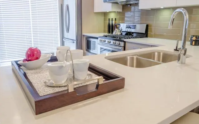 How to polish quartz countertops? 